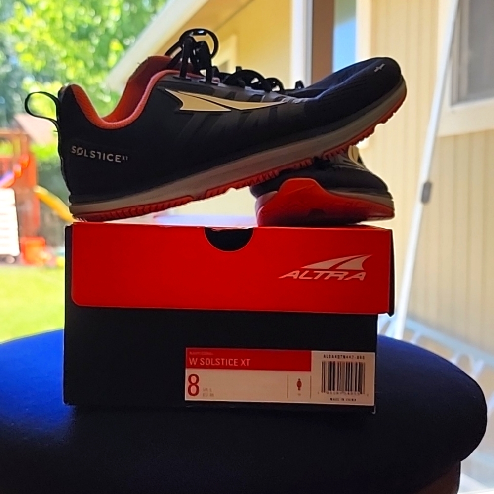 Altra Solstice XT sz 8 womens